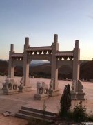 青海西宁福利凤凰山公墓地理位置极佳，是公认的风水宝地