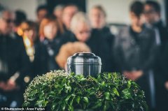 火葬不够环保，美国殡葬组织建议“水葬”逝者